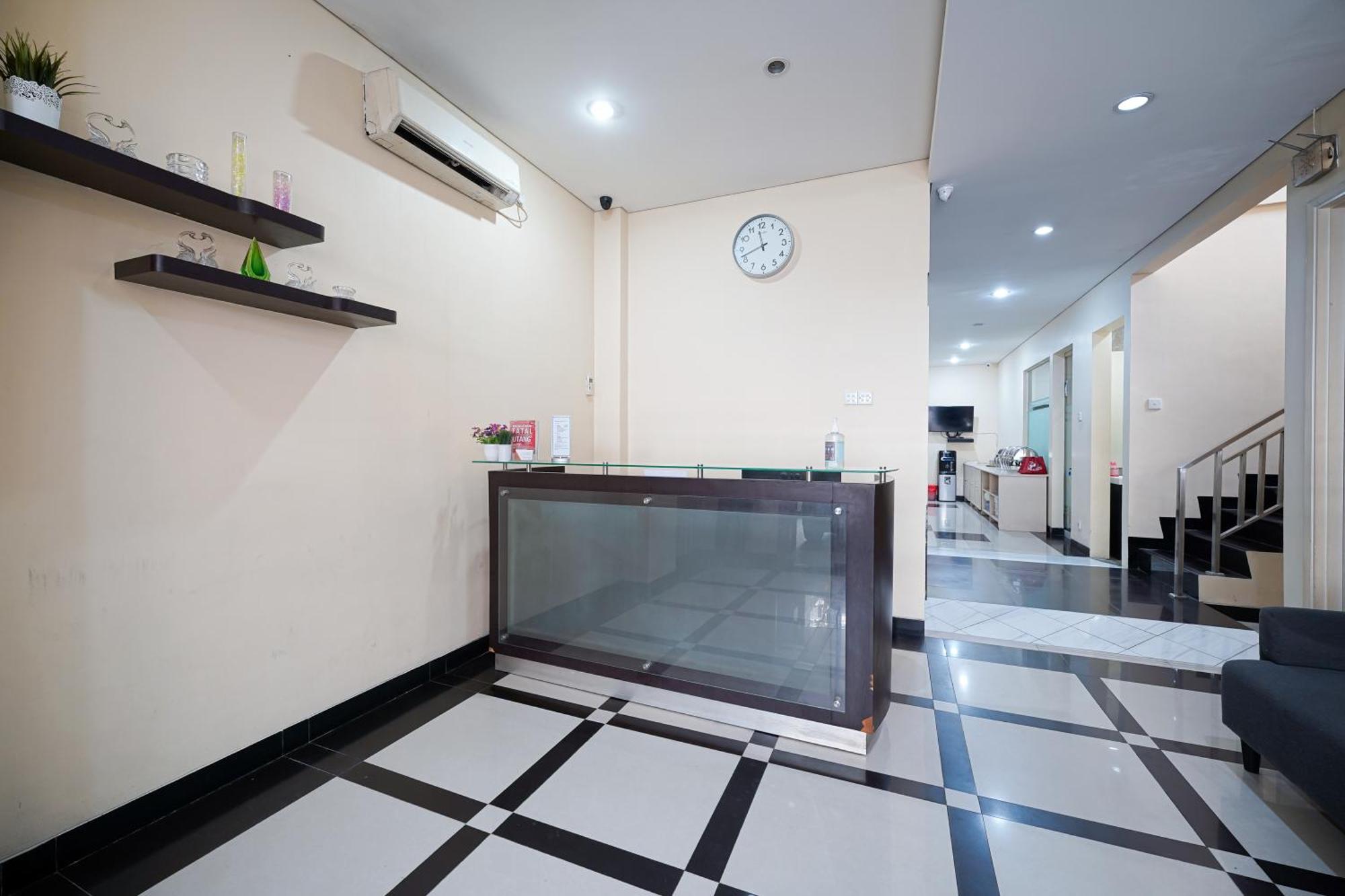 Multi 88 Syariah Hotel Jakarta Buitenkant foto